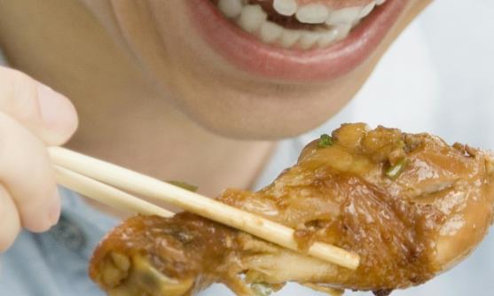 鹽吃太多會(huì)引起缺鈣 八種行為會(huì)導(dǎo)致鈣流失 