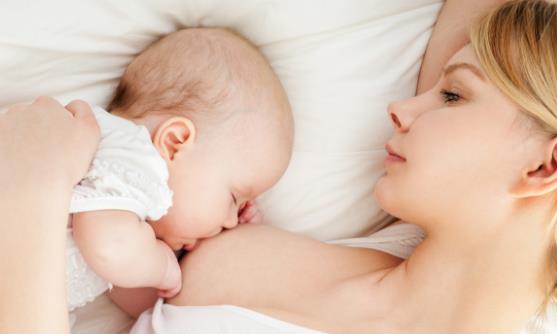 母乳喂養(yǎng)到幾歲才最好？至少喂到1歲以后