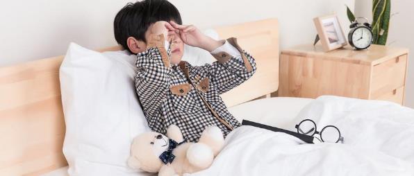 西安普瑞眼科提醒您：疫情宅家，孩子異物入眼應該怎么處理？
