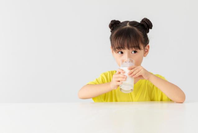 如何提高兒童免疫力？試試吃點湯臣倍健牛初乳粉！