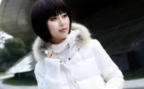 ?白色羽絨服染色怎么洗干凈 白色羽絨染色清洗方法 洗后蓬松妙招