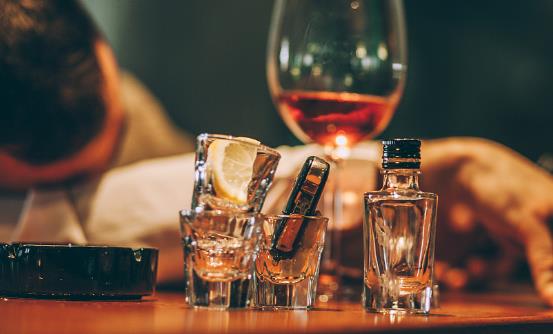 長期酗酒給身體帶來10大危害 推薦四種中醫(yī)戒酒方