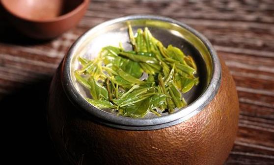 盤點(diǎn)茶葉渣的14大神奇妙用 茶葉渣能緩解皮膚曬傷