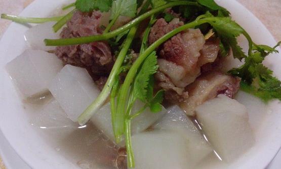 女性容易氣血不足手腳冰冷 推薦八種補(bǔ)氣血的食譜來調(diào)理