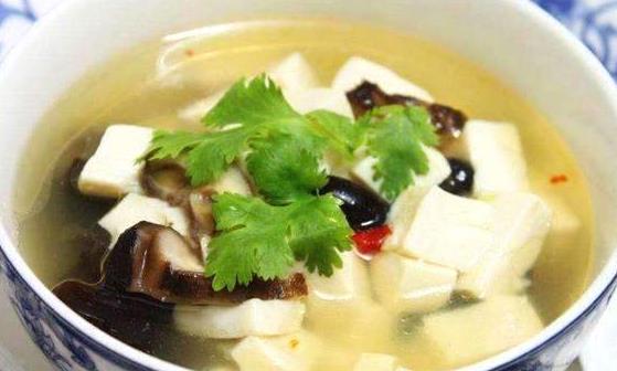 女性容易氣血不足手腳冰冷 推薦八種補(bǔ)氣血的食譜來調(diào)理