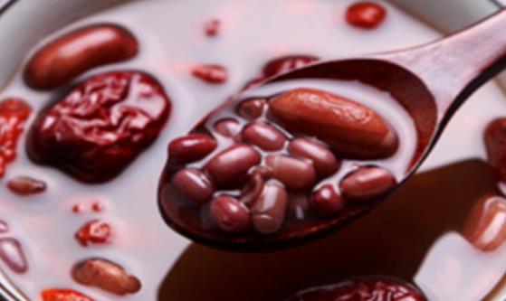 女性容易氣血不足手腳冰冷 推薦八種補(bǔ)氣血的食譜來調(diào)理