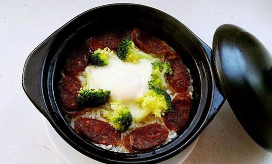 吃主食時(shí)容易犯的3 個(gè)錯(cuò)誤 糙米香腸豌豆煲仔飯絕對(duì)美味