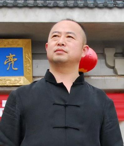 當(dāng)代畫家林德坤藝術(shù)鑒賞：過(guò)雨看松色，隨山到水源