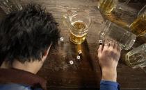 飲酒過度對肝臟腸胃造成損害 老中醫(yī)提供的解酒方