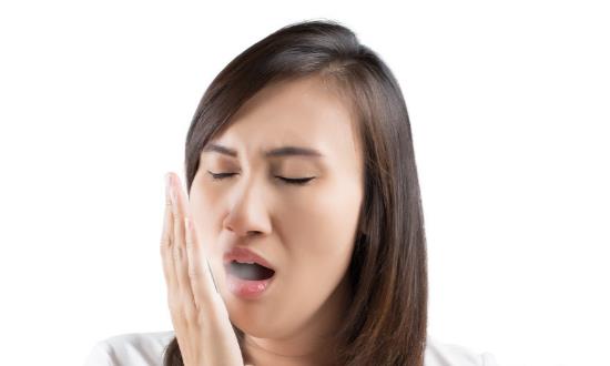 口臭總是讓人尷尬 6個(gè)小妙招讓你輕松擺脫口臭