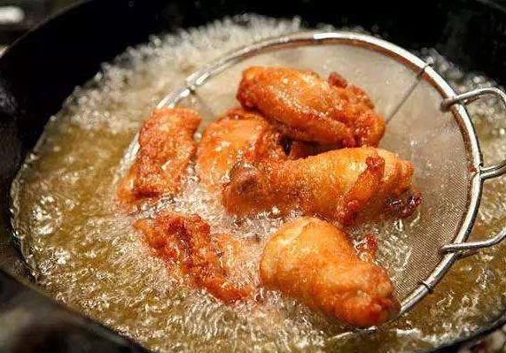女人不想老太快，4類食物要少吃，3種美容抗衰老的食物可多吃