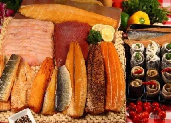 女人不想老太快，4類食物要少吃，3種美容抗衰老的食物可多吃
