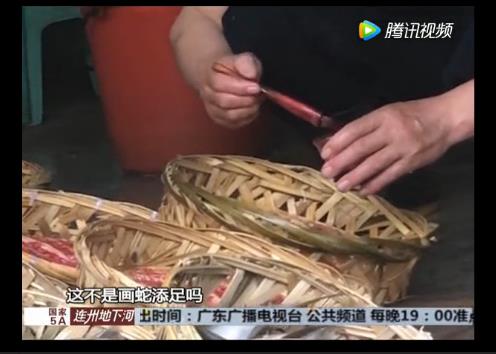 無良商販用色素給三蘇紅魚上色，用手輕輕一摸，手還會被染紅