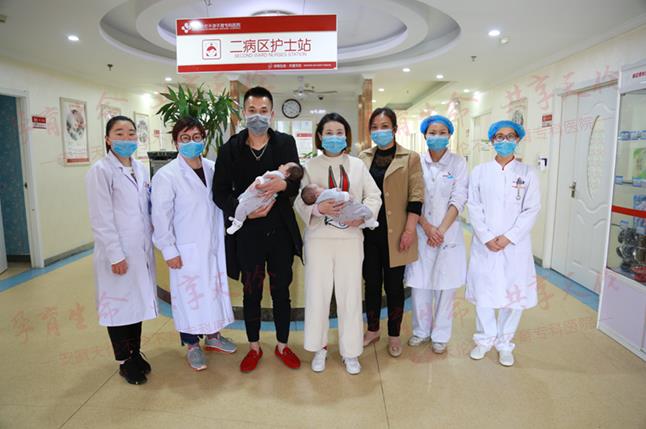 楊女士誕下龍鳳胎，在合肥安徽天倫醫(yī)院治療不孕