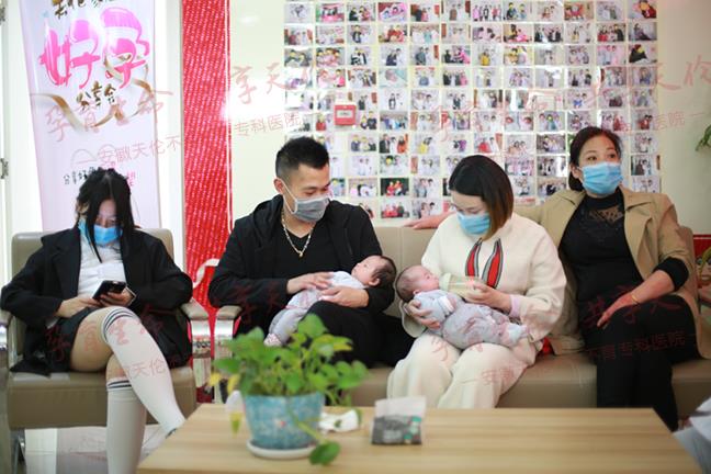 楊女士誕下龍鳳胎，在合肥安徽天倫醫(yī)院治療不孕