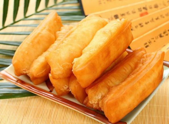炸油條的面是用冷水還是熱水和面 炸油條的面要醒多長時(shí)間