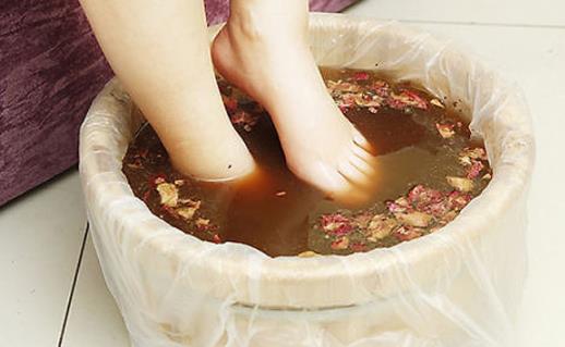 三伏天泡腳出汗多好嗎 三伏天泡腳可以開(kāi)空調(diào)嗎